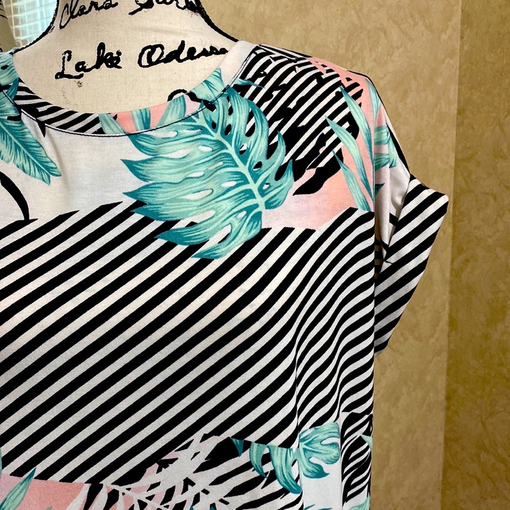 LuLaRoe Women's Tunic - Tropical striped